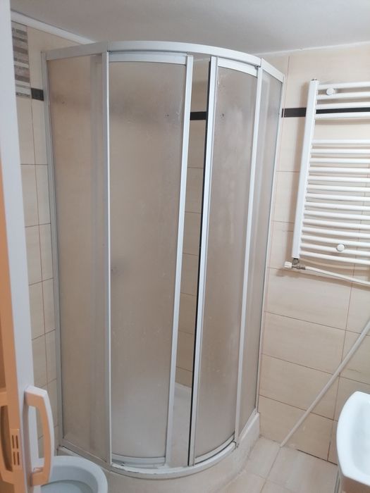 Cabina dus în stare buna