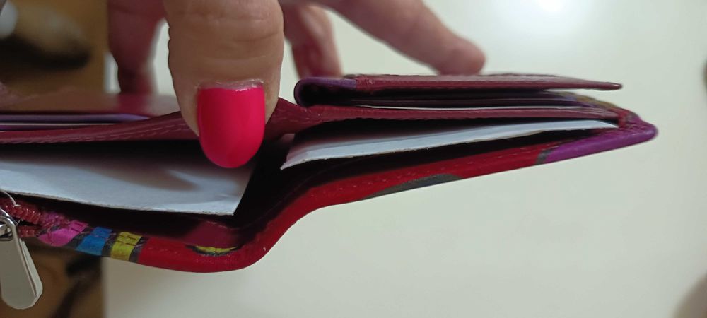 Продавам Дамско портмоне