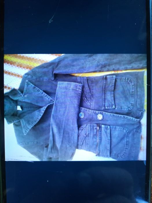 Geaca blugi prespalata cu încaltaminte