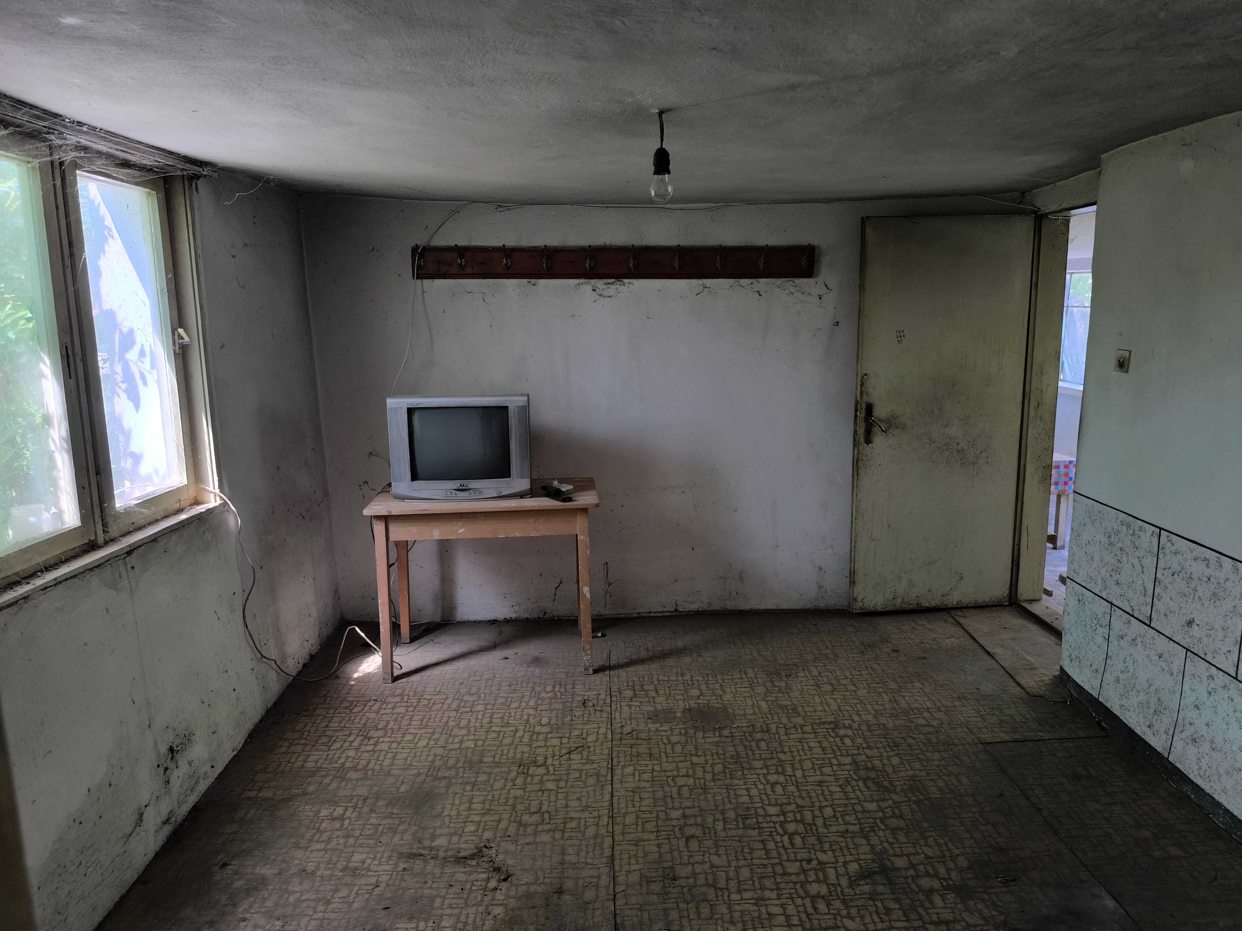 Собственик продава триетажна къща 320 кв.м. в с. Тияновци,област Видин