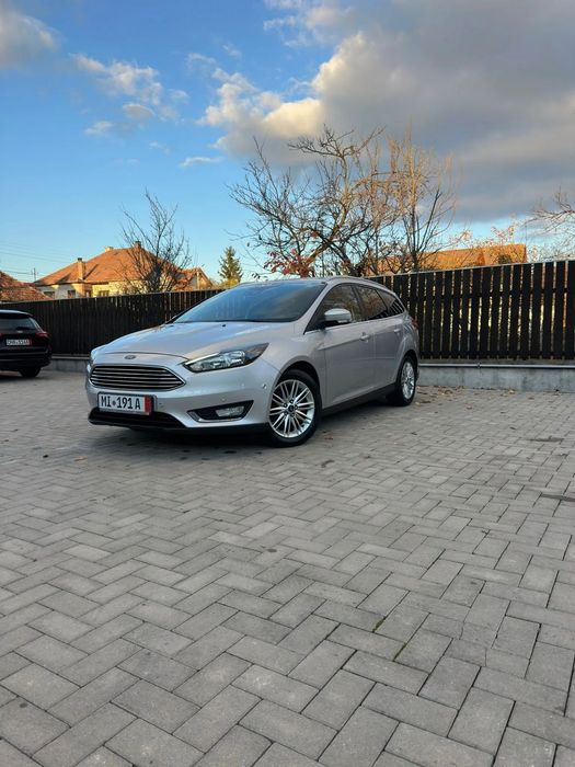 Ford Focus Vând Ford Focus 1,5L Titanium