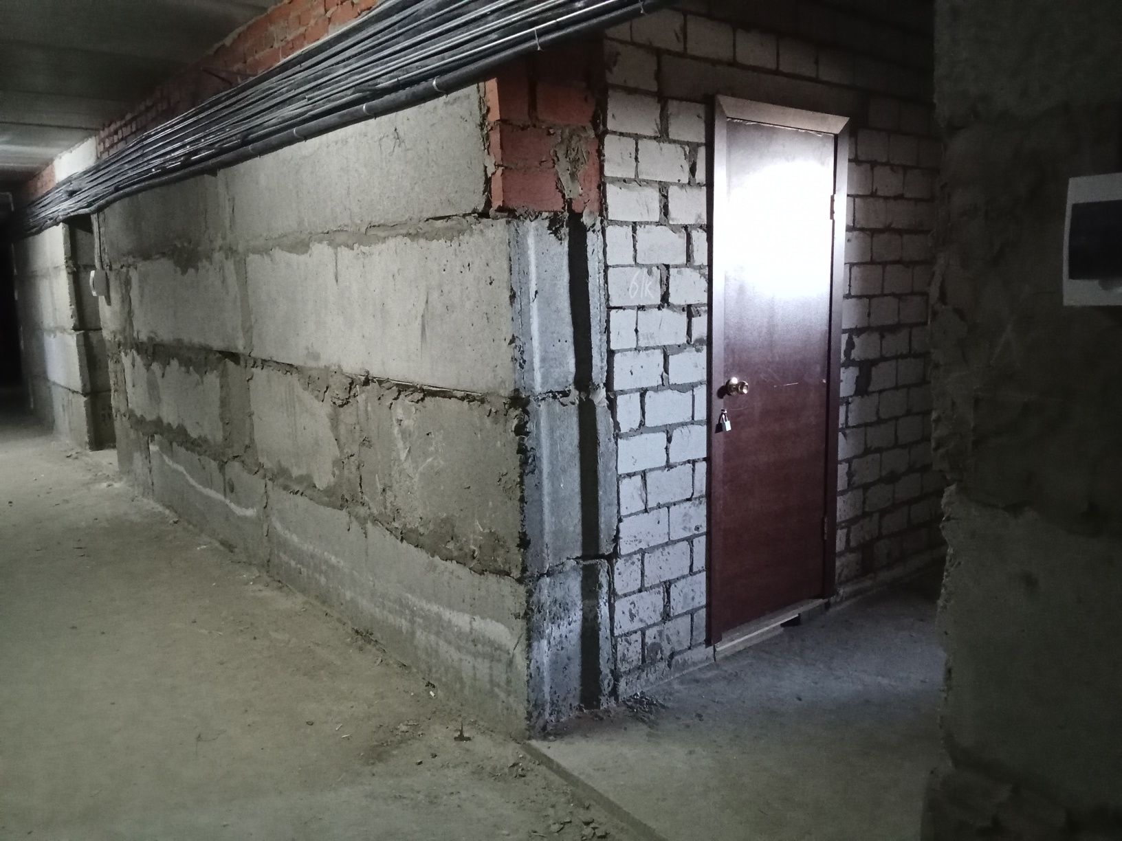 Продам 4 комнатную квартиру + подвальное помещение на Батыс 2