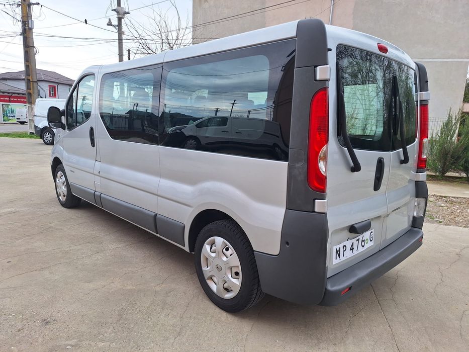Renault Trafic 8+1 locuri