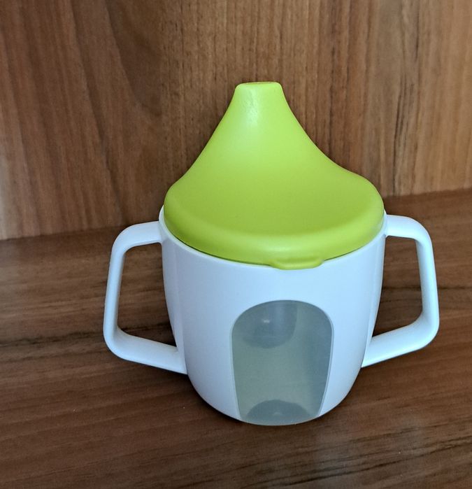 Поильник , соска , стаканчик, состояние хорошее.