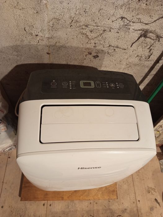 Отличен преносим климатик Hisense 12-ка . Отоплява, изстудява,изсушава