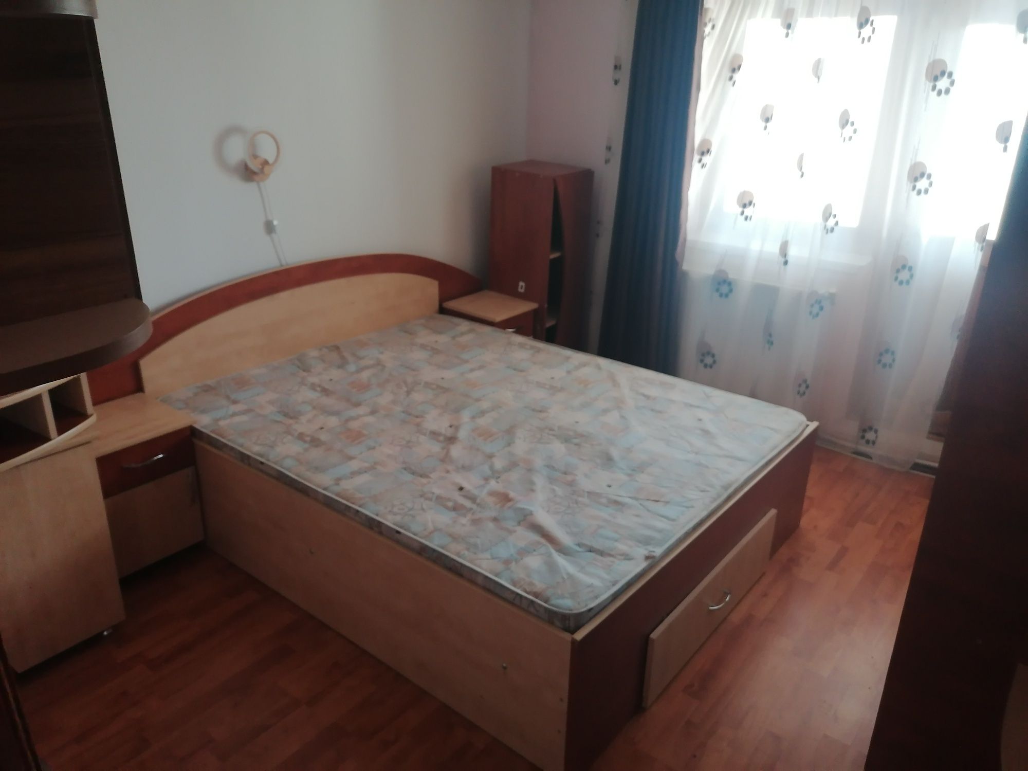Închiriez apartament 3 camere Târgu Neamț,