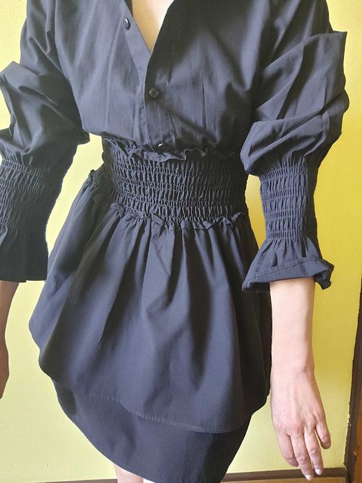 Дамска черна риза - рокля, вталена с буфан ръкав