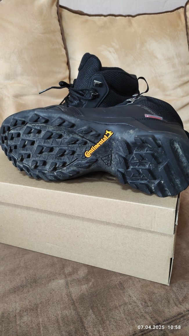 Adidas terrex mid