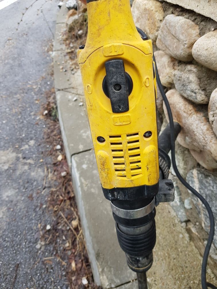 Перфоратор Dewalt D 25501