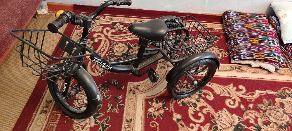 Yangi bolalar velosipedi