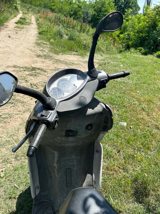 Vând scuter aprilia leonardo
