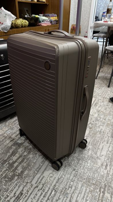 Продам чемодан размер XL