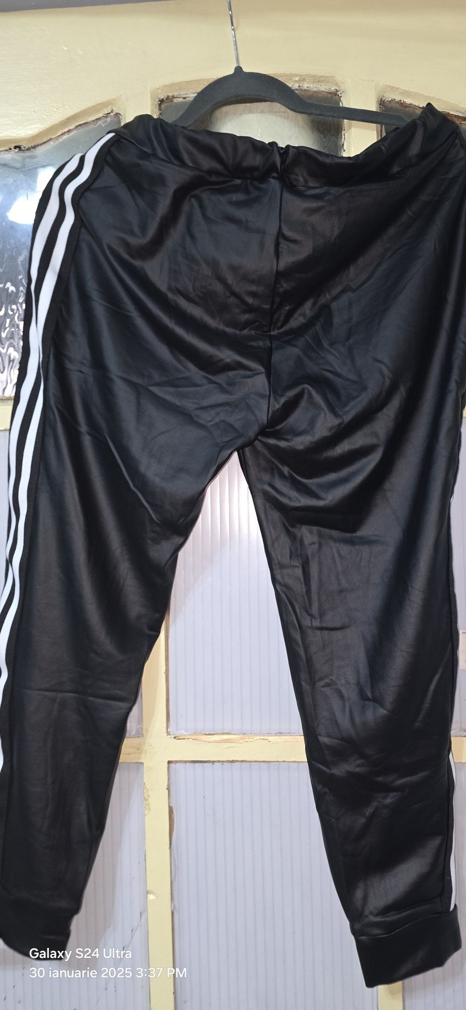 Pantalonii colanti