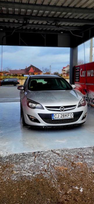 Vând Opel astra j