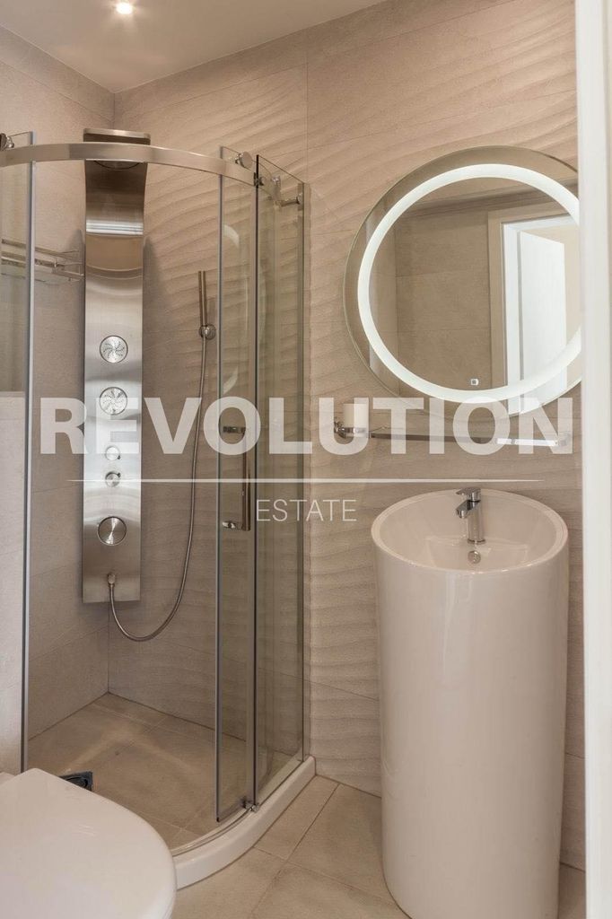 Дава се под наем Четиристаен апартамент в Варна, Център - 150 кв.м за 2400 € - Снимка #10