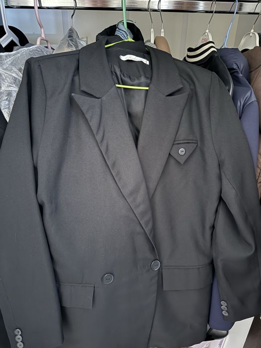 Классический чёрный пиджак — база вашего гардероба!