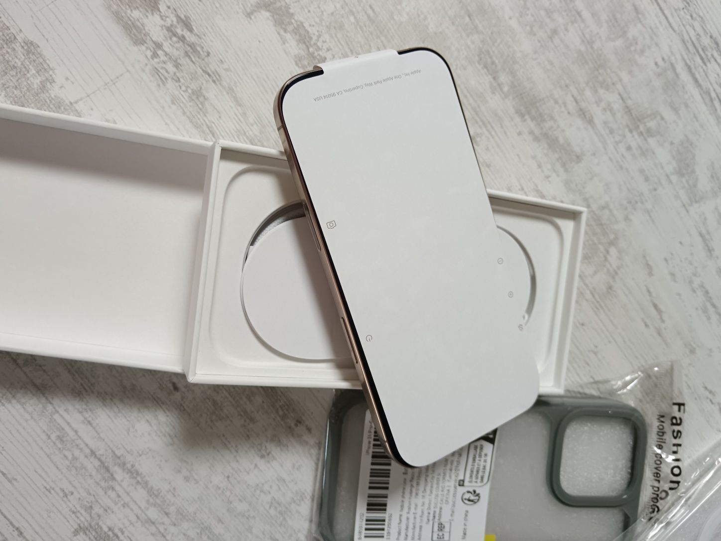 iPhone 16 pro Desert titanium