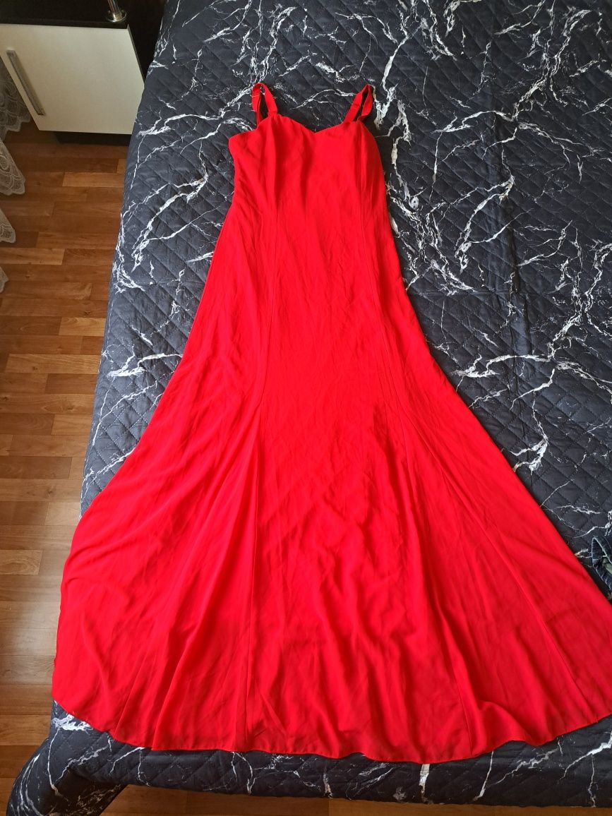 Продаются новые платья красное и чёрное, цена договорная