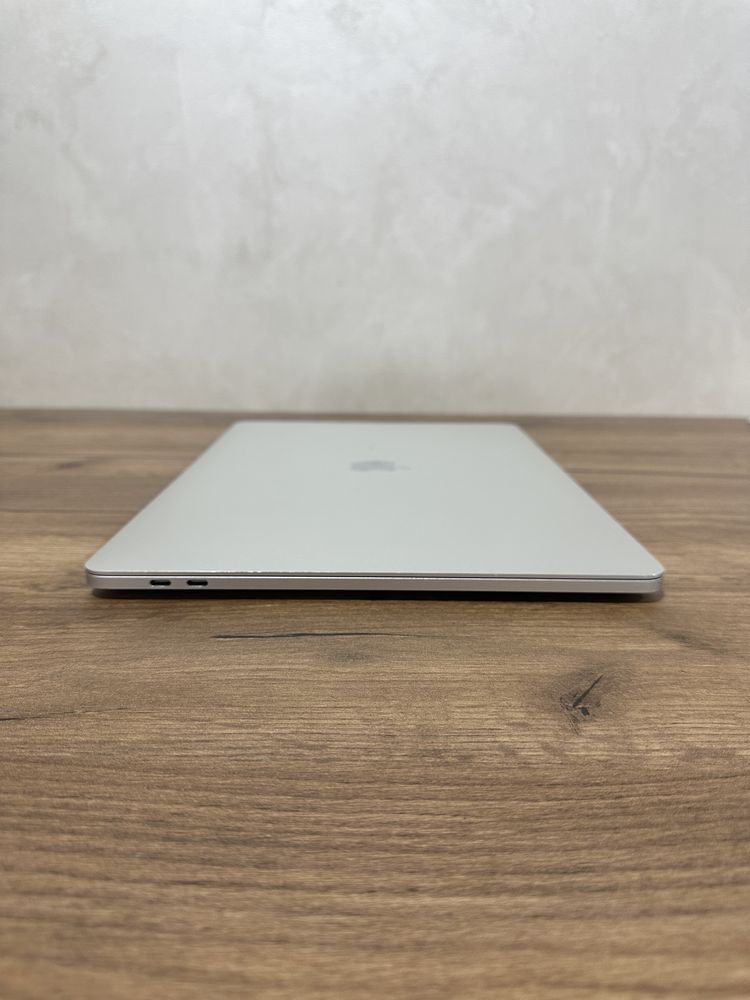 Macbook Pro 2017 Core i 7 16/512GB 15inch