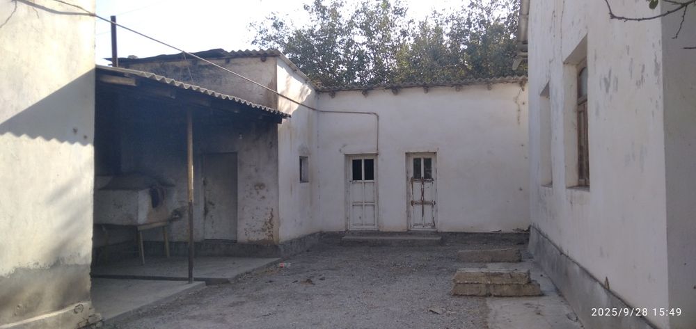 Sanoatchilar MFY hududida 18 sotixda joylashgan binolar sotiladi