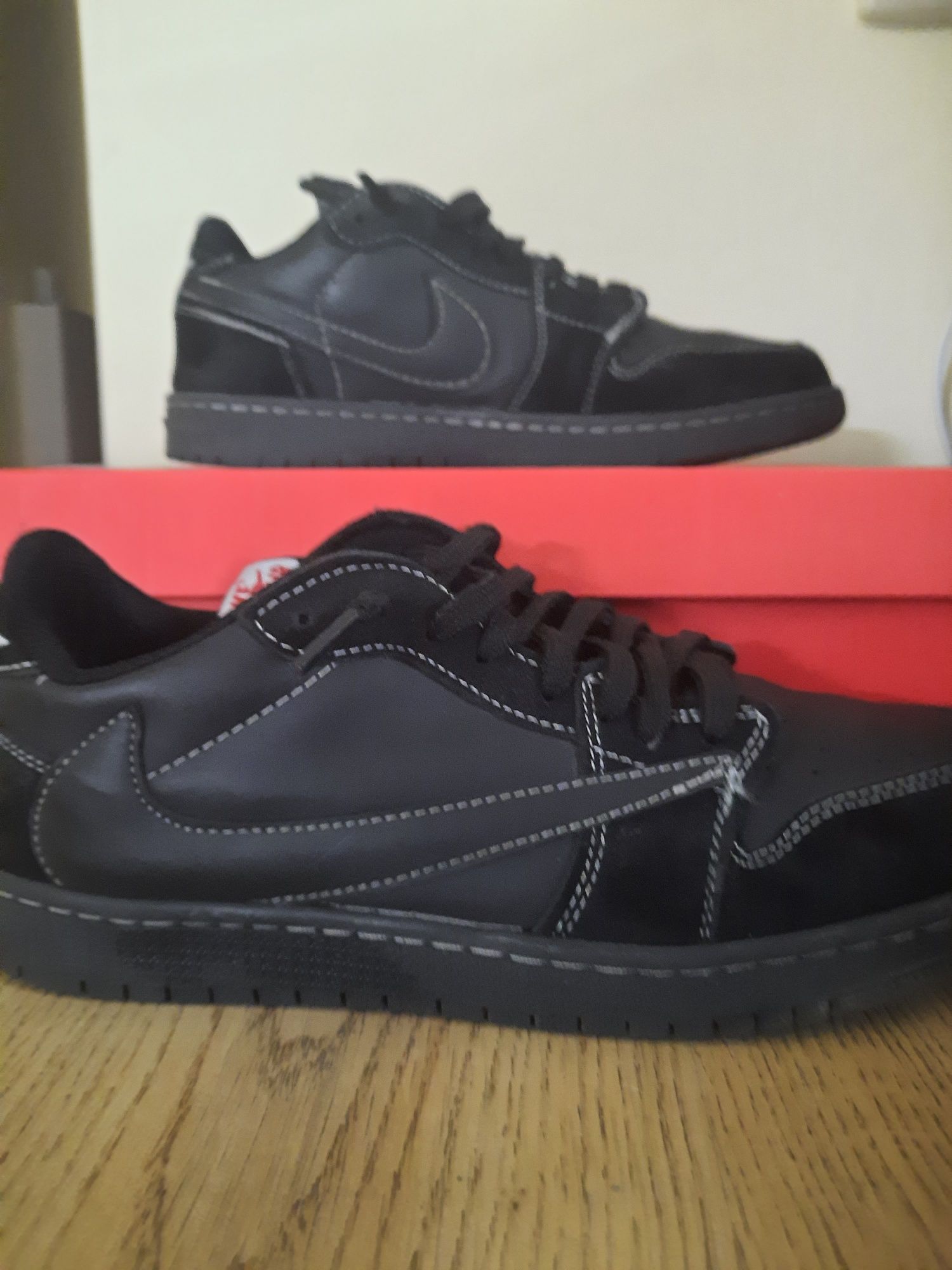 Продавам Jordan 1 RetroJordan 1 Retro Low OG SP Travis Scott Black Ph