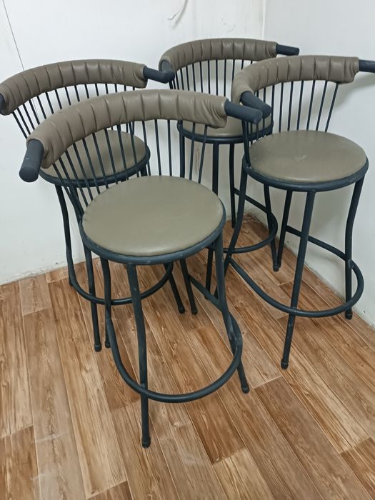 Продам барные стулья