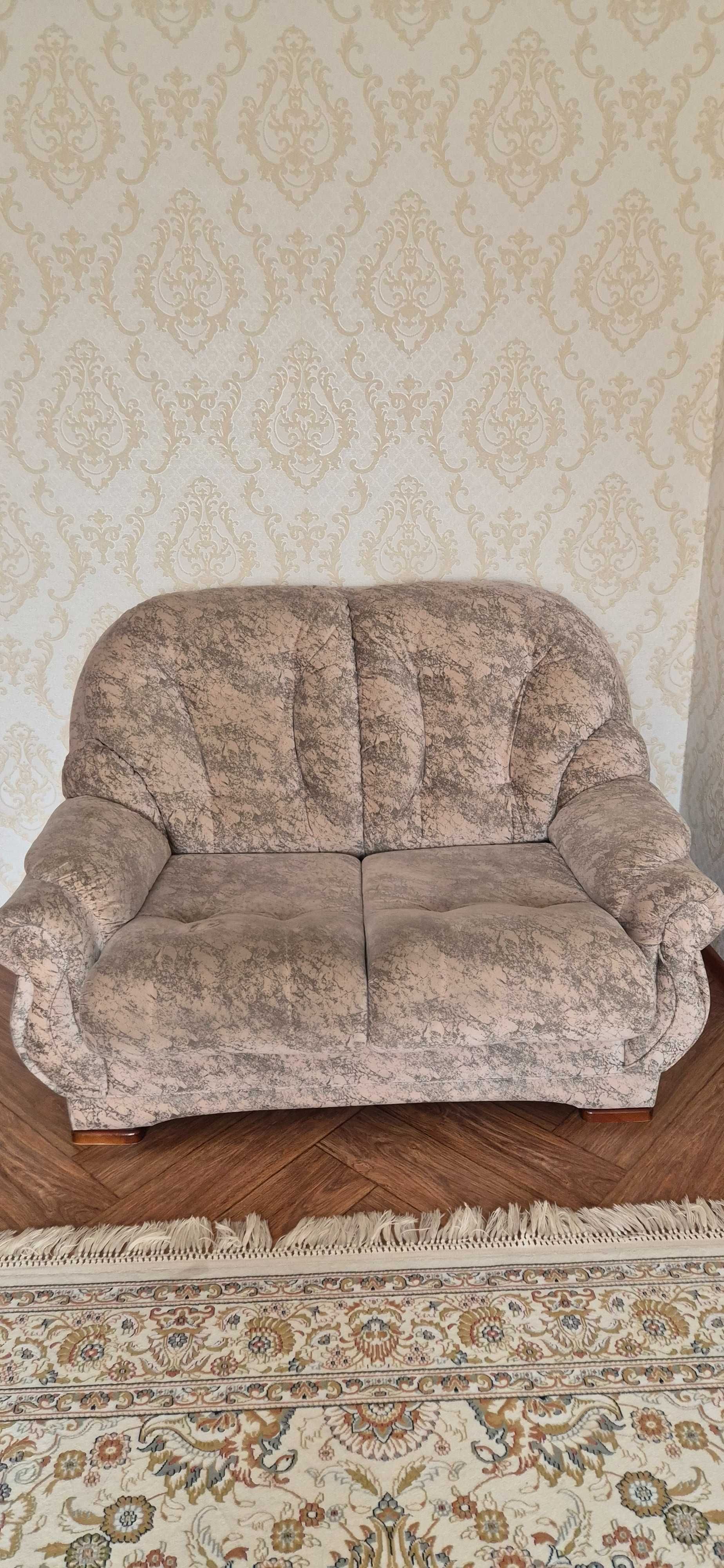 Продам диван, диванчик и кресло
