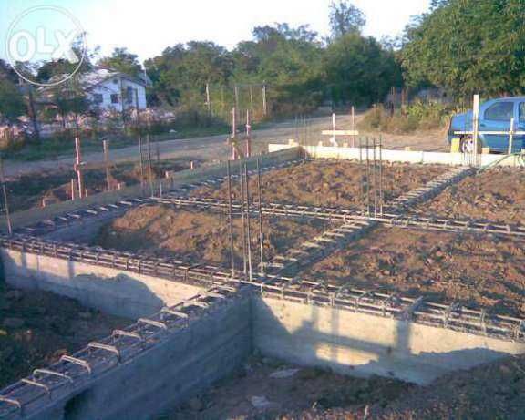 Executam case la rosu  materiale plus manopera