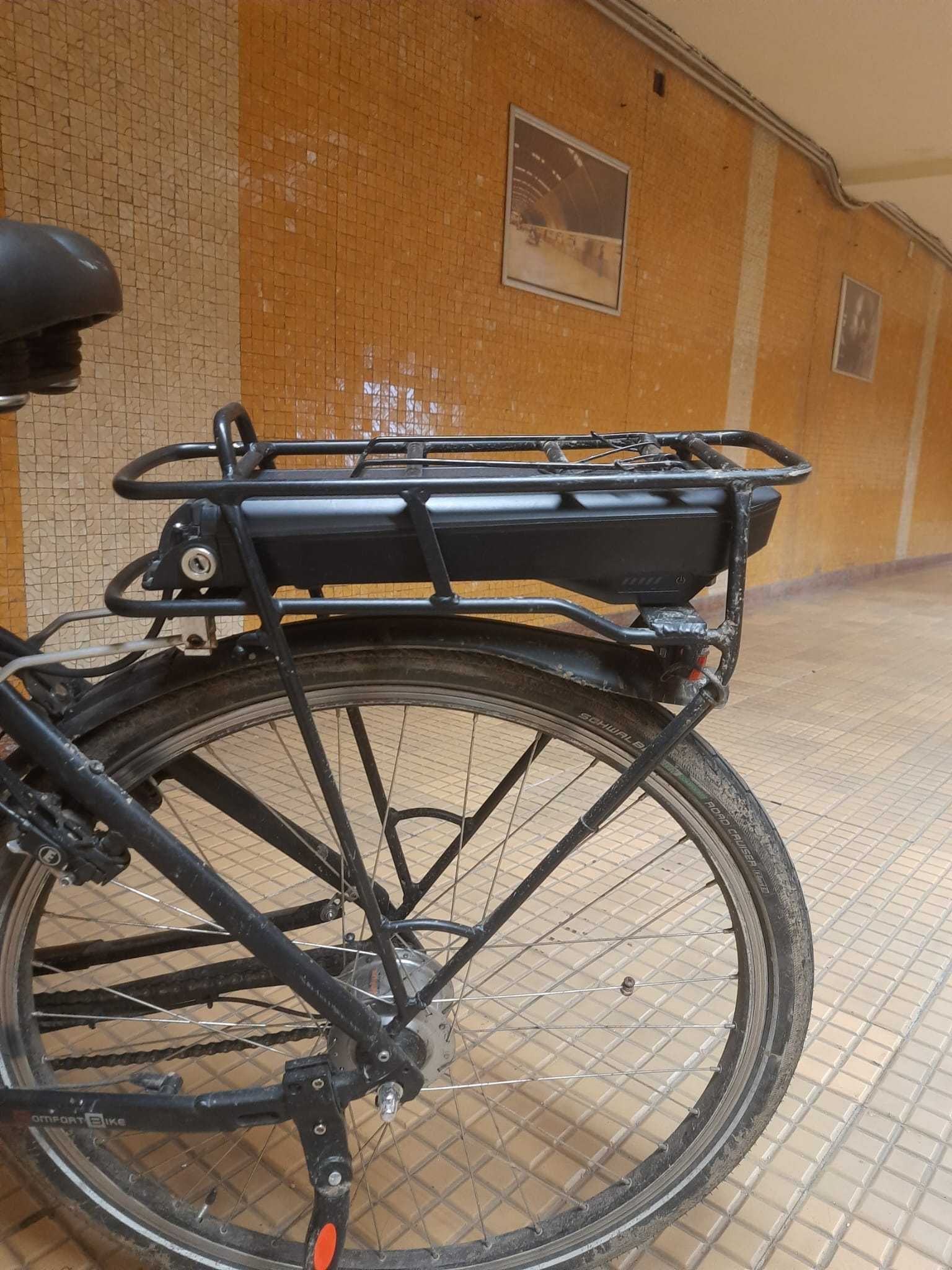 Vand bicicleta electrica cu motor bosch