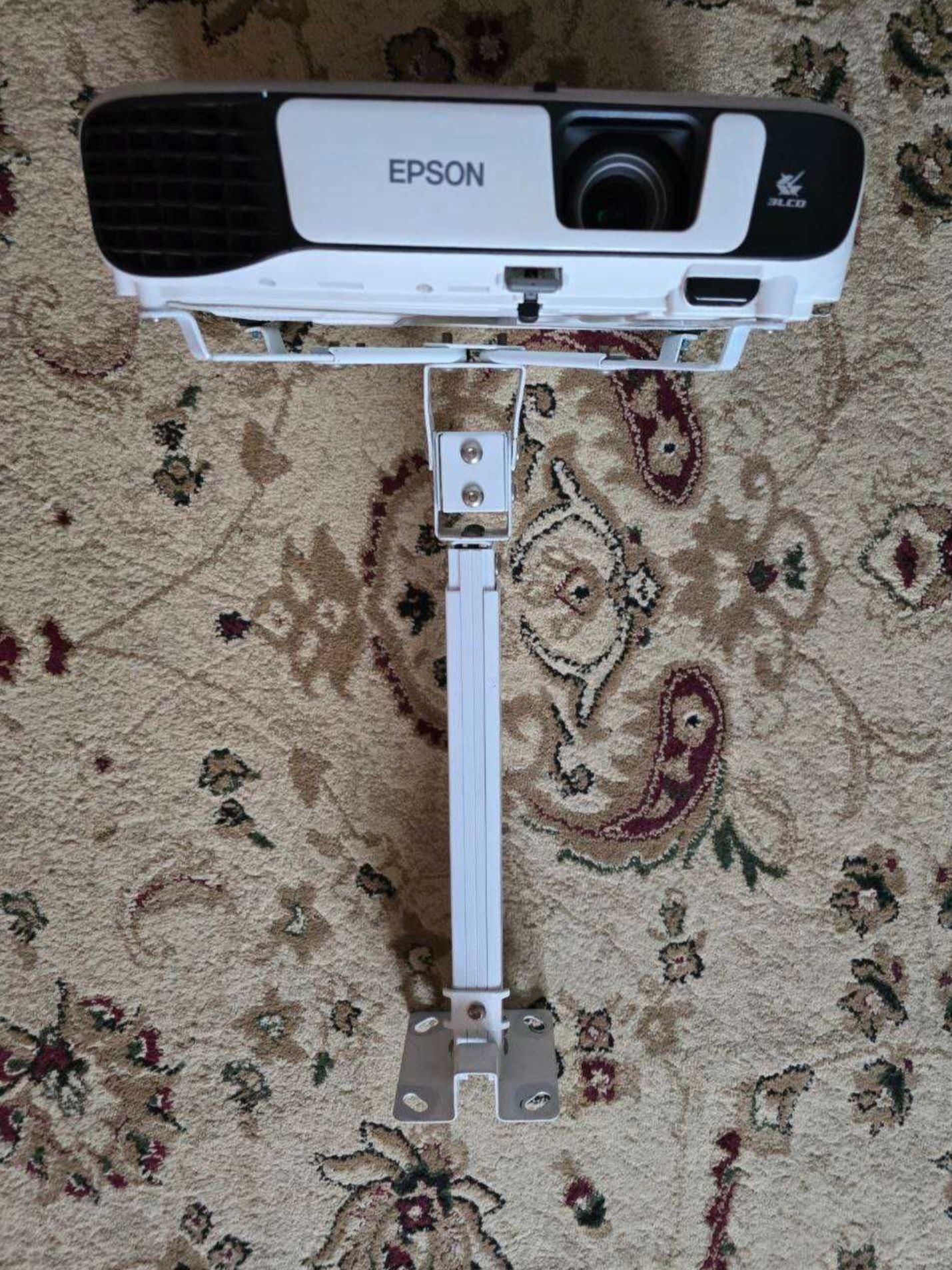 Не дорогой проектор Epson