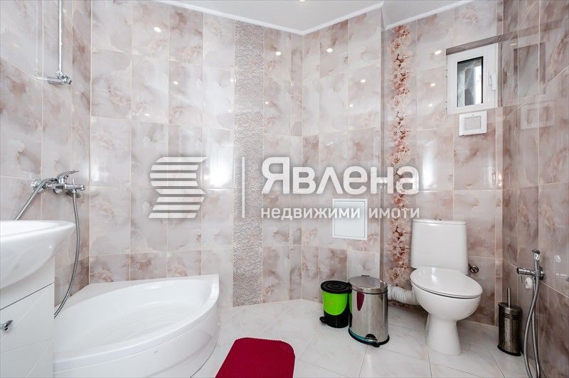 Луксозен, необзаведен !