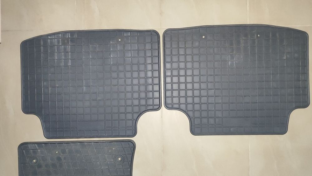 Гумено-каучукови стелки Frogum за Пасат б8 - противопъзгащи, като нови