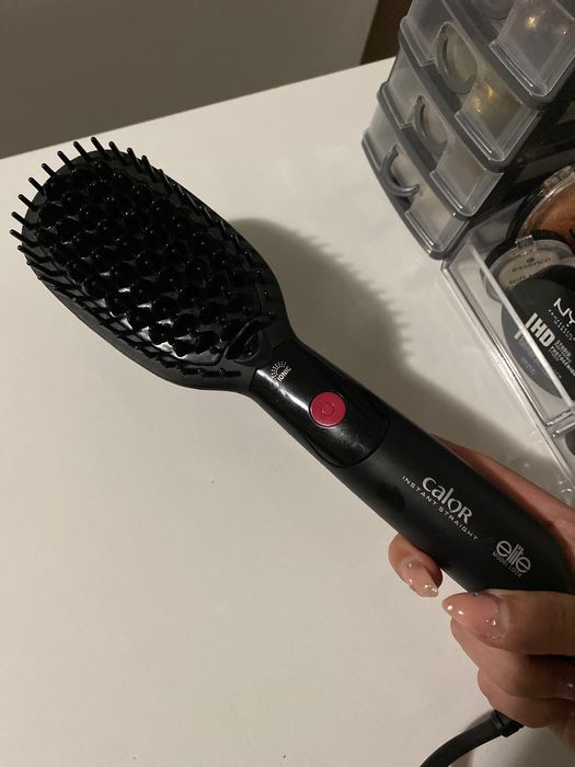 Четка за изправяне на коса