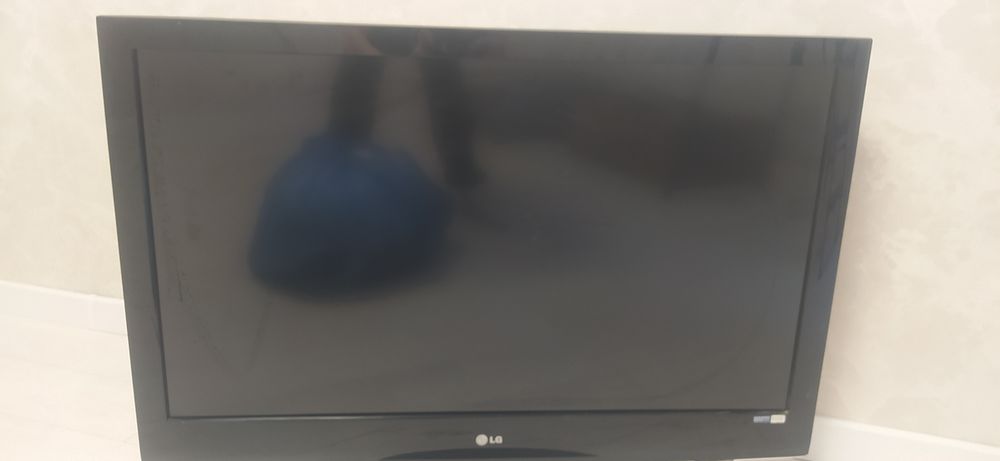 Телевизор LG черный