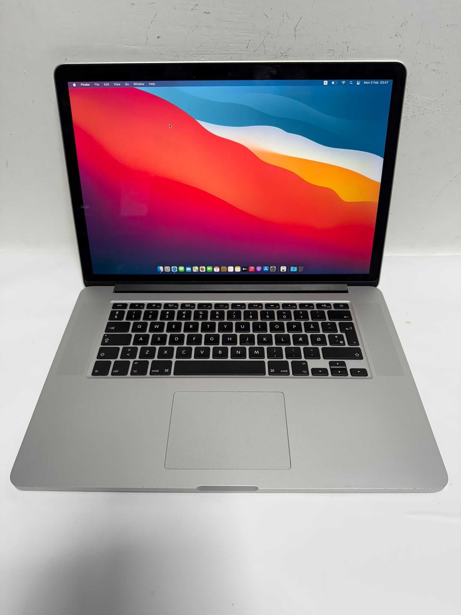 Apple MacBook Pro 15 Retina Display -Intel Core i7- 16Gb RAM- 512 SSD
