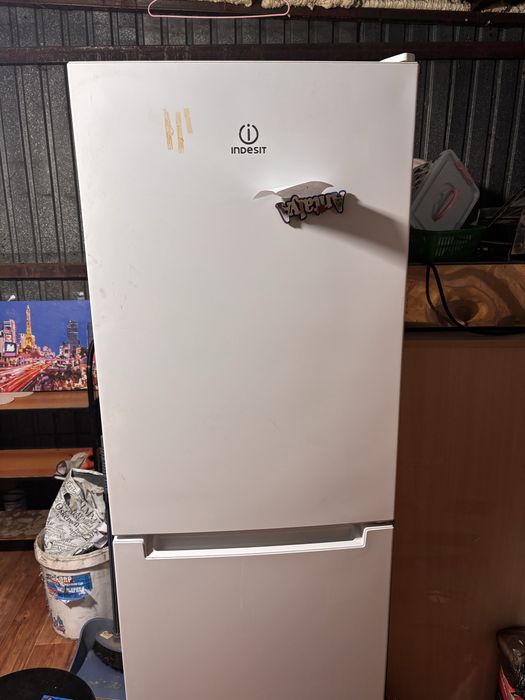 Холодильник INDESIT