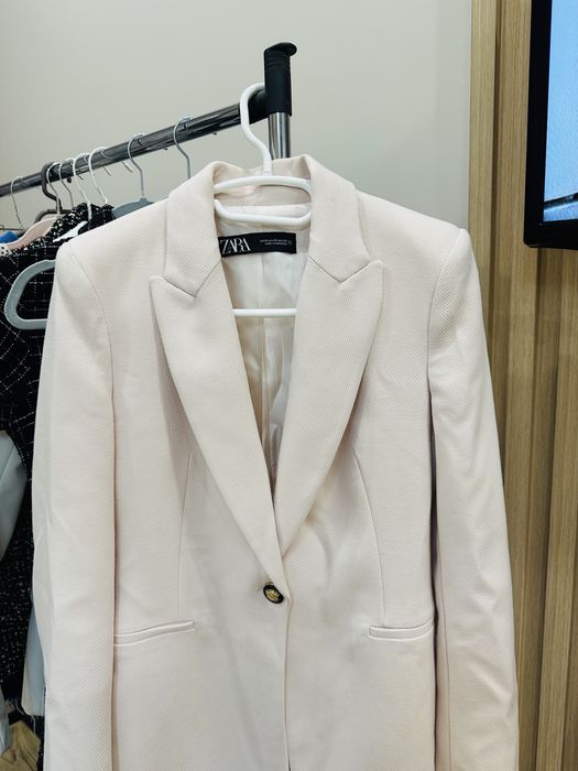 Бледо розов блейзър Zara