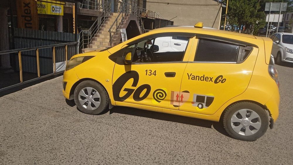 Продаю спарк желтый 2010года