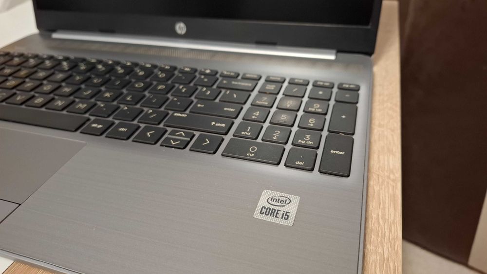Laptop HP i5-1035G1 • 8GB RAM • 512GB SSD – Stare foarte bună