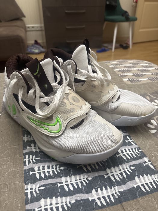 баскетбольные кроссовки