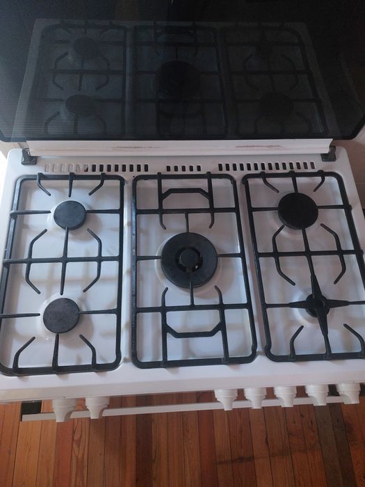 Продам газовую плиту 5 кф