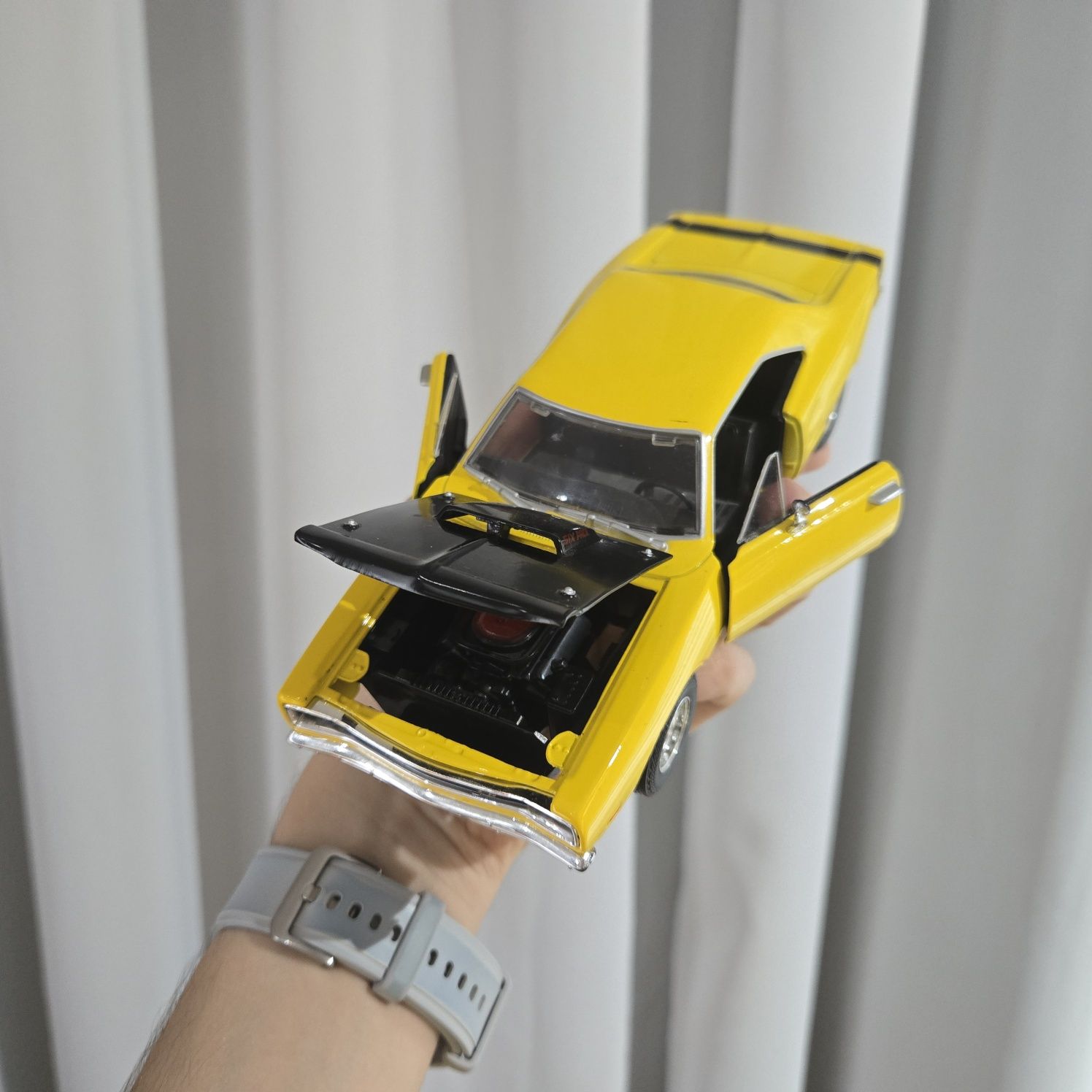 Моделька Dodge 1:24