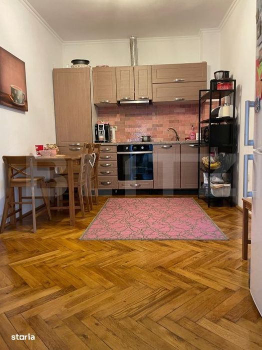 3 apartamente la casa de vanzare, singur in curte, 150 mp, zona centra