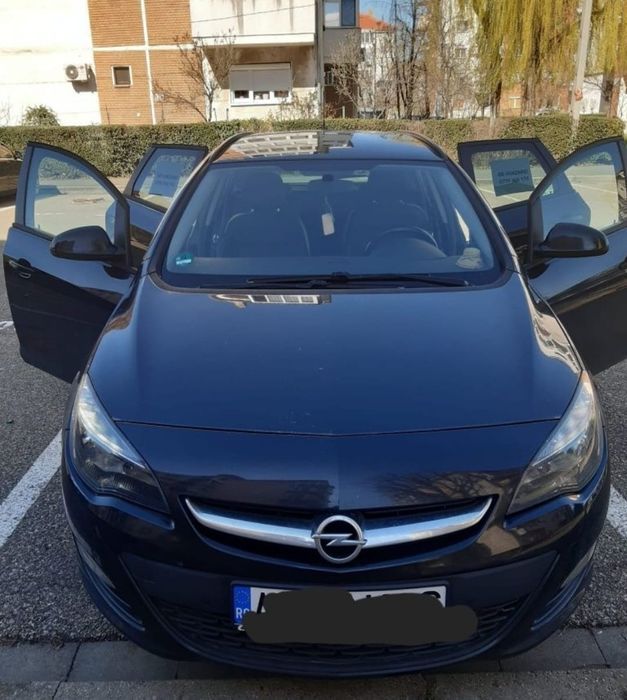 Vând Opel Astra J