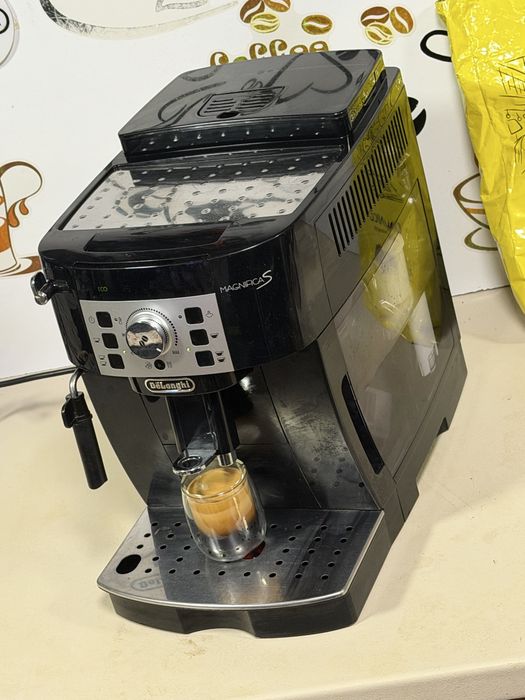 Кафемашина кафе автомат delonghı magnifica S с гаранция