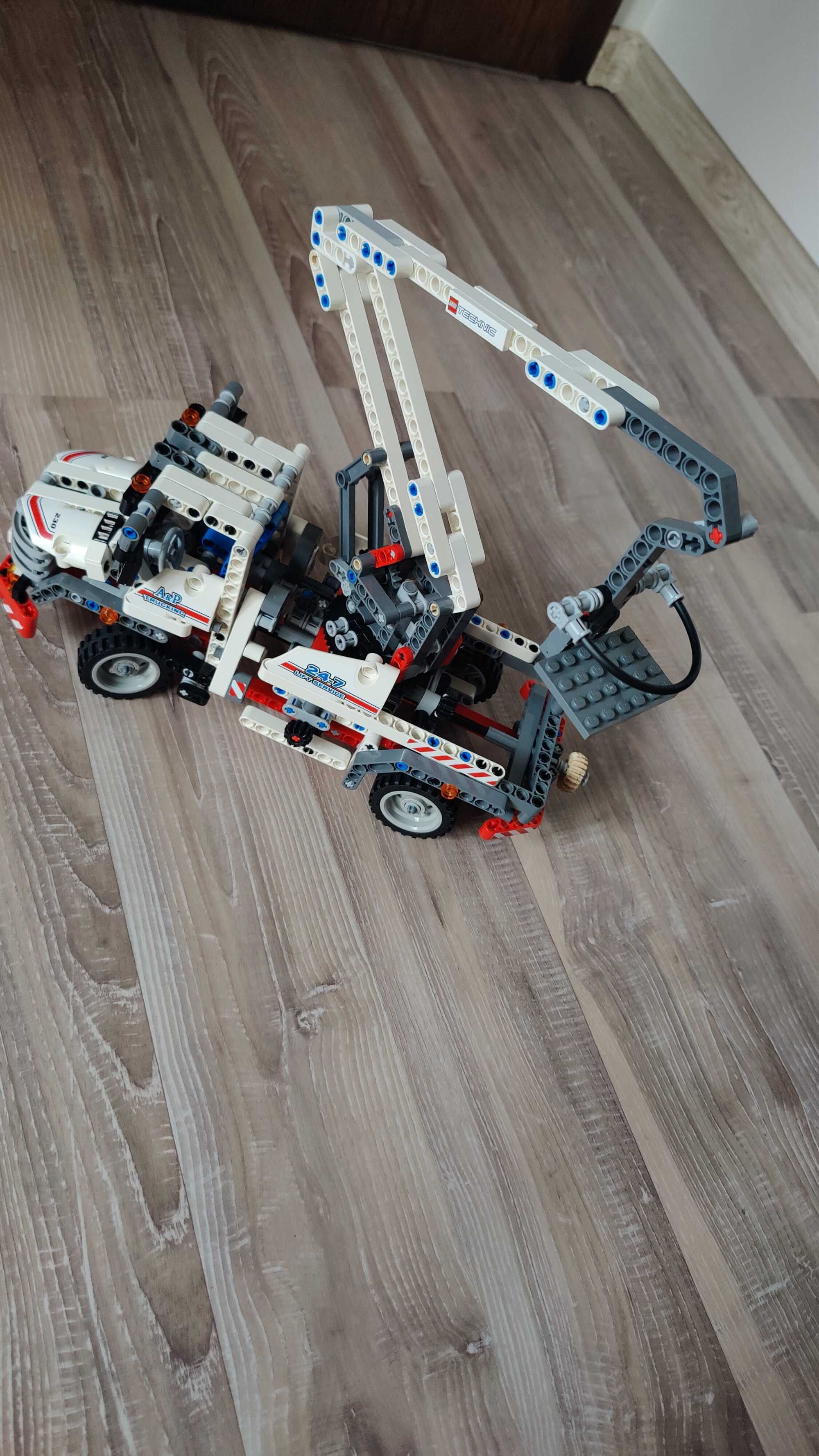 LEGO Technic 8071 - Bucket Truck