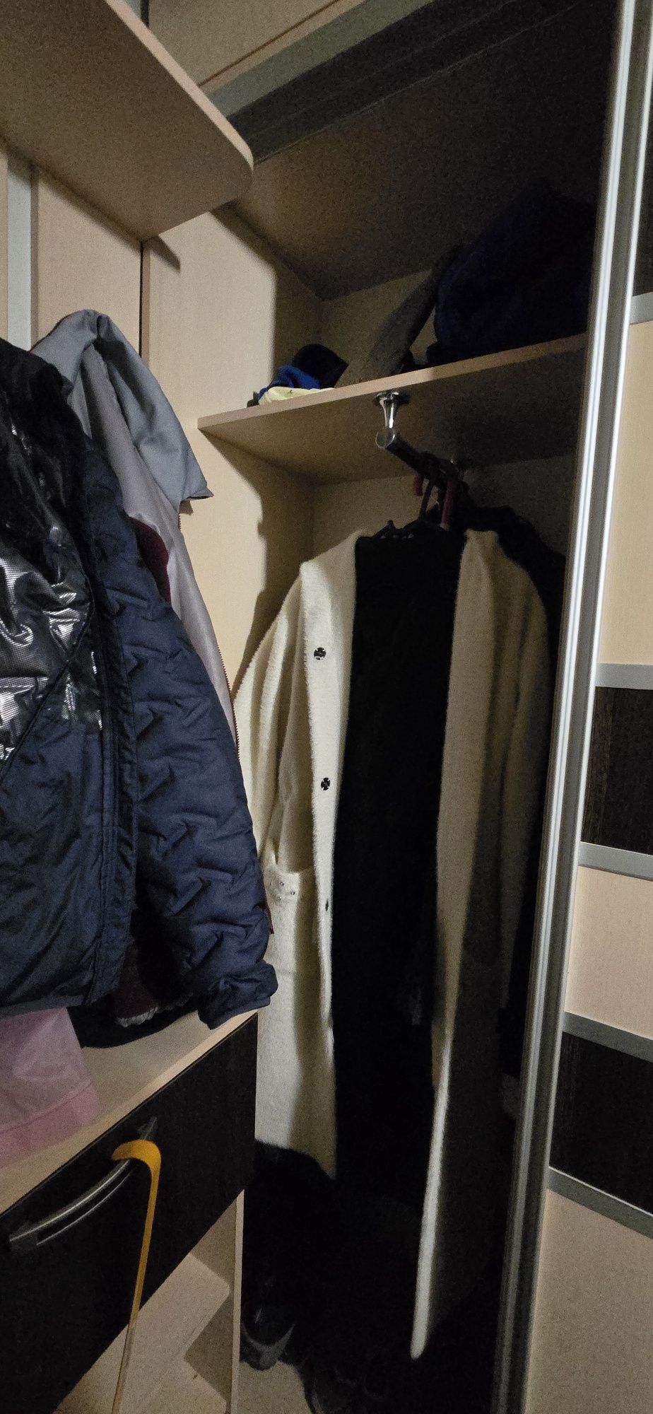Продам комплект в прихожую