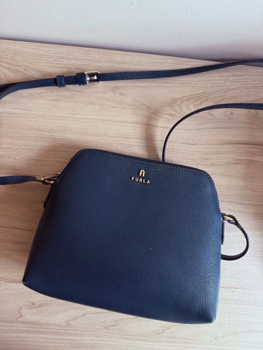 Чанта FURLA с регулираща се дълга дръжка