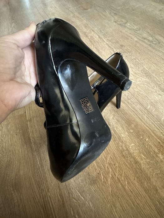 Дамски обувки на Guess 38