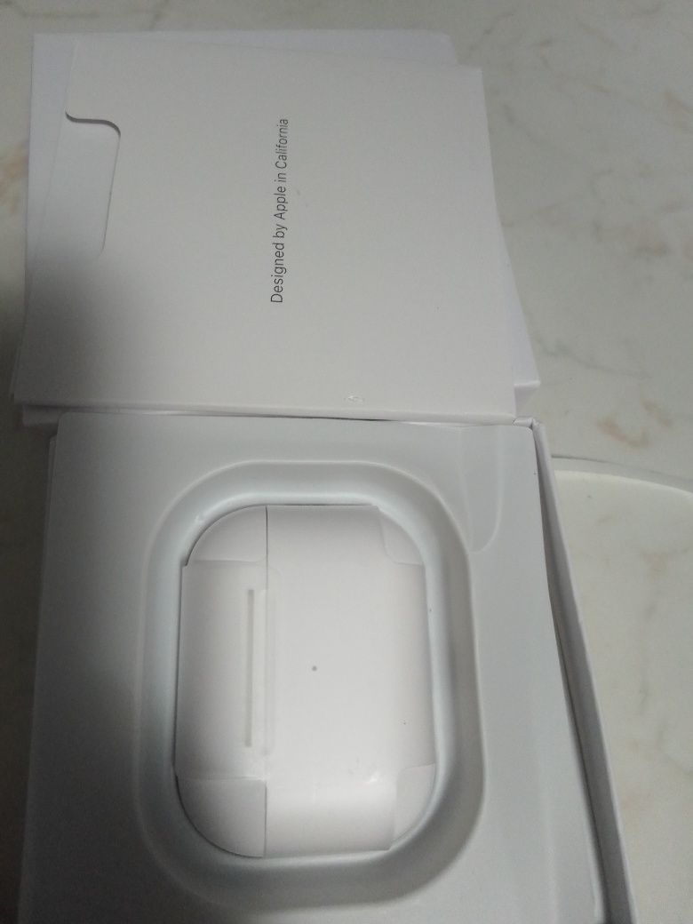 Слушалки Airpods  iPhone Apple